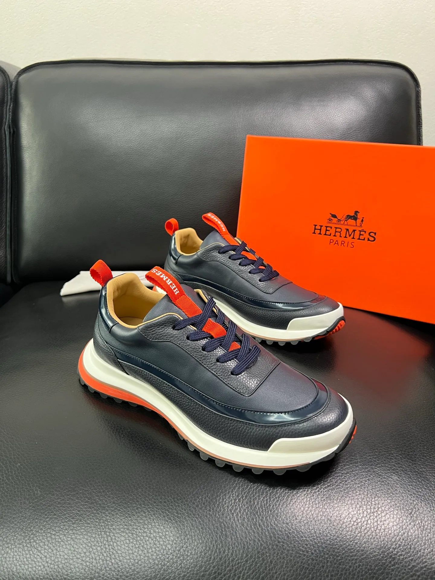 Men's shoes 💰800 Hermes top purchasing Hermes counters are on sale simultaneously with original factory configuration, original cowhide fabrics imported from Italy, high-quality splicing technology, fully imported water-dyed cowhide linings, soles: original soles specially provided by the factory are super comfortable, the original factory follows the order and high quality, you can enter and exit the counter at will, welcome to compare at the counter, code number 39-44 (customized 38 45) 85863